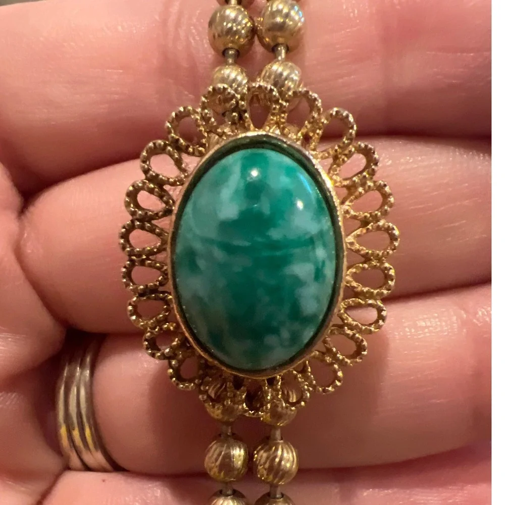1973 Avon Ming Green Tassel Lariat Necklace DeLizza Elster Juliana Vintage Rare